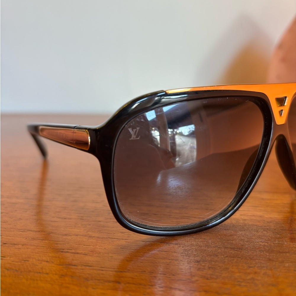 Louis Vuitton Evidence sunglasses in black and gold
